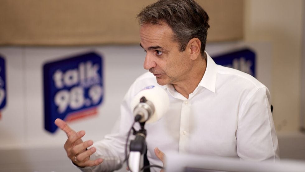 Ο Κυρ. Μητσοτάκης χτες στο στούντιο του Talk Radio 98,9